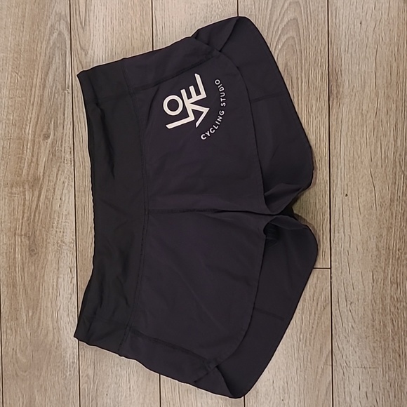 LULULEMON Black LOVE Studio‎ Sz 6 Womens Athletic Running Speed Short Shorts - Picture 1 of 6